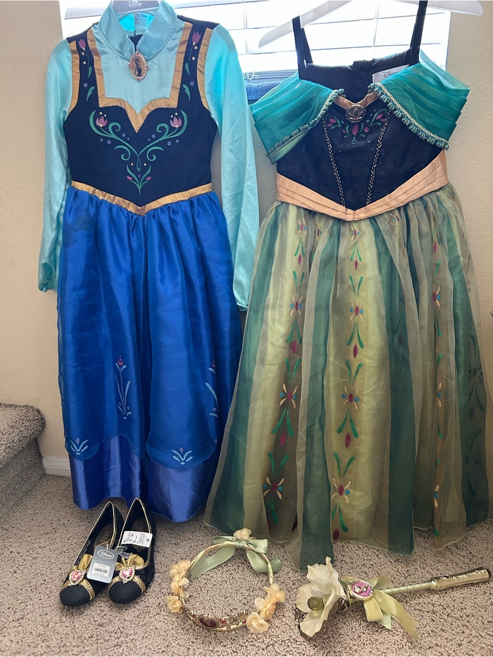 Disney Store Frozen Anna Coronation Costume Dress Size 7/8 Shoes 2/3 Crown Wand